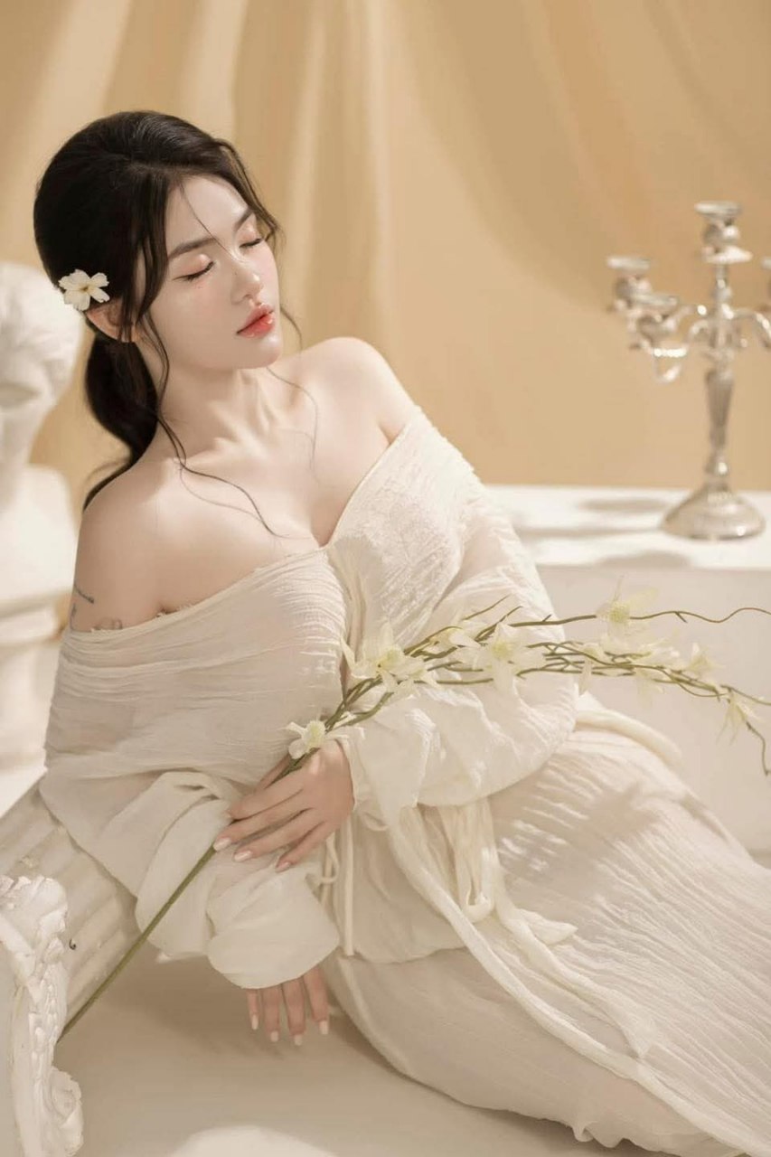 Nhìn thấy sự cô đơn của em gái hàng xóm khi cô ấy mới tôi đến nhà dùng bửa, nên tôi đã…